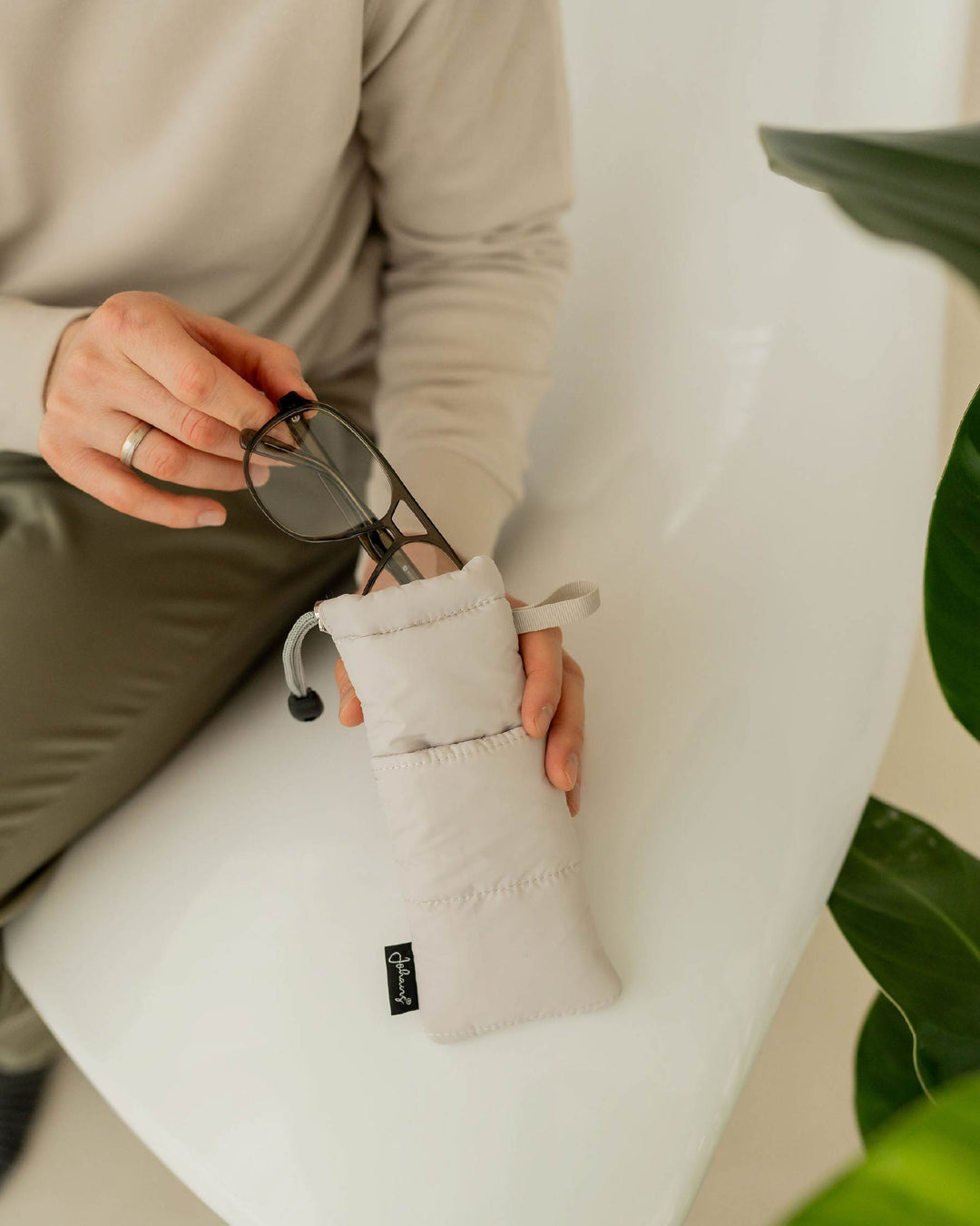 Brillenetui Puffy Bag "Off White"